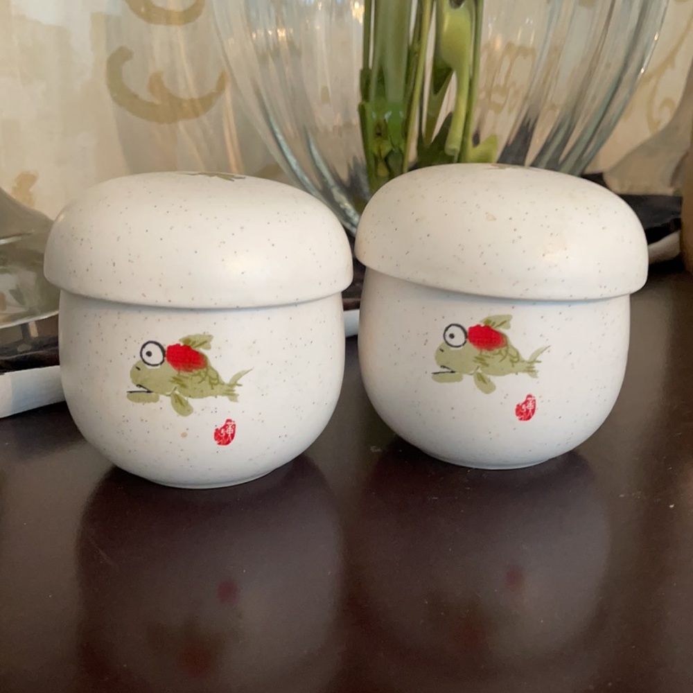 Li Comm Korean set of two tea cups NIB